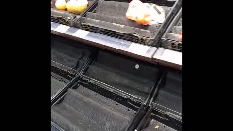 網傳封城兼超市關門 超市蛋肉架搶一空 mhp2052, 2022.02.28