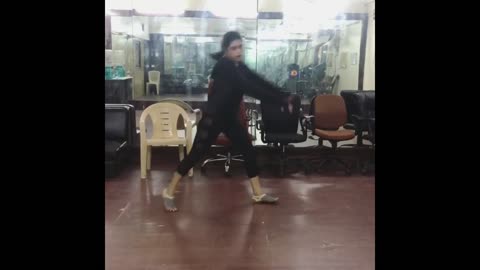 Sanskruti Balgude Viral Dance Video