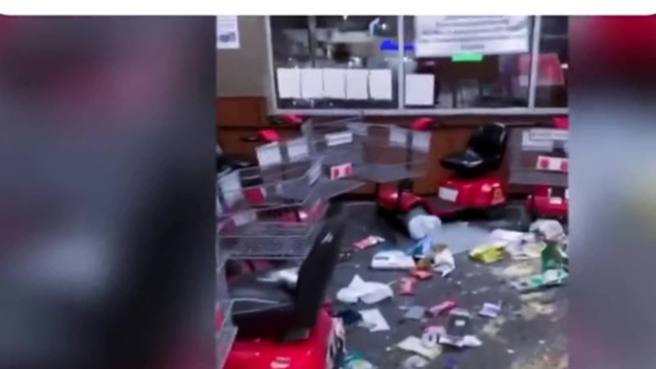 Philadelphia Supermarket looted for 15 hours