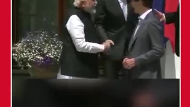 America के JO Biden ने भीड़ में PM Modi को पीछे से दी थपकी | #SHORTS