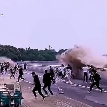 #shotoniphone meme 🤣 Watch Out ! Tsunami Is Coming ! 🤣 #shorts