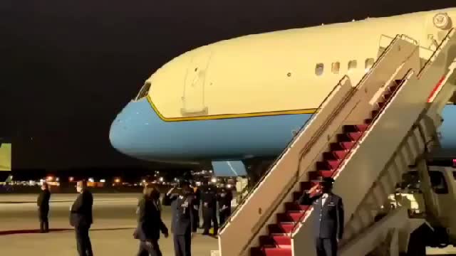 Kamala Harris Does Not Salute the Military