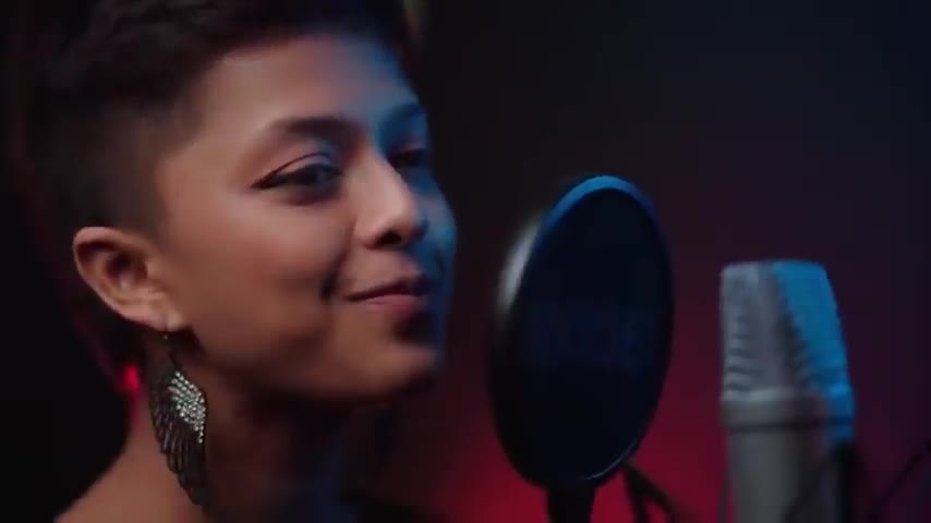 Manike Mage Hithe Malayalam- Tamil song by Yohani