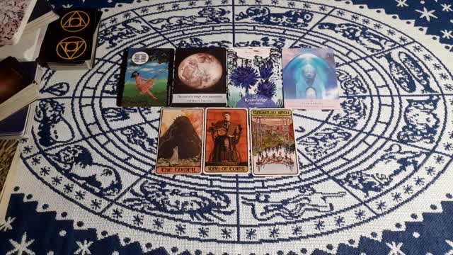 Collective tarot messages/what you need to know (+ask a Q get an answer)