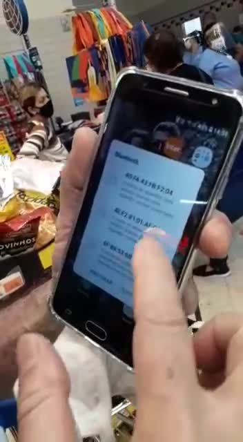 Man turns on Bluetooth in a supermarket all the vaxed people show up on his phone.