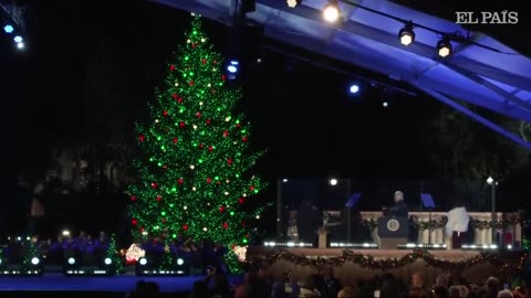 BIDEN | Enciende por última vez el árbol de Navidad de la Casa Blanca | EL PAÍS