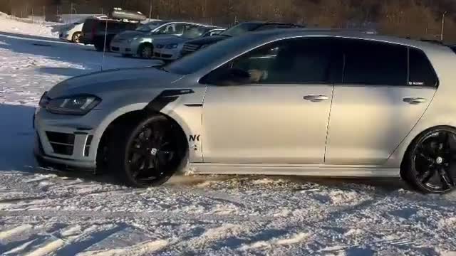 VW Golf Drifting In Snow 😍