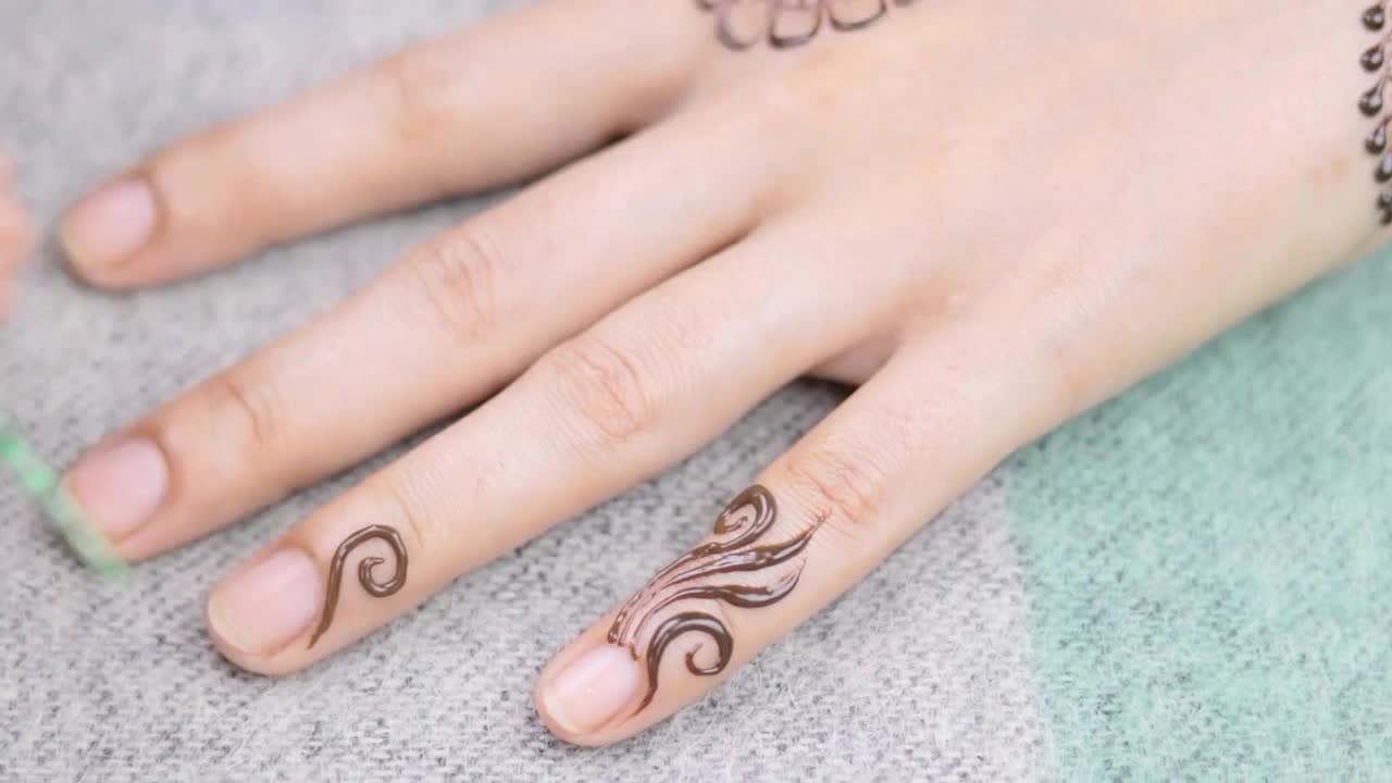 Beautiful Simple Mehndi design