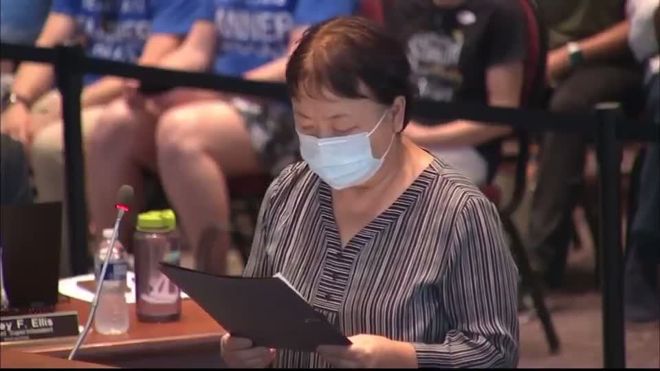 Watch mom says school system is American version of the Chinese Cultural Revolution"