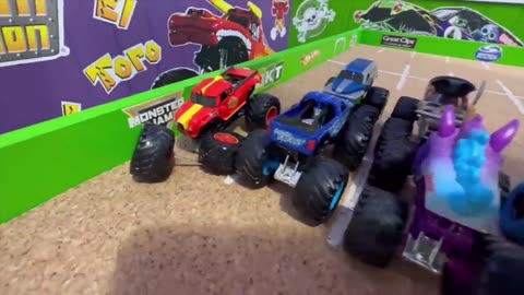 Toy Diecast Monster Truck Racing Tournament | THROWBACK | 16X CHAMPS MONSTER JAM Series #8 🆚 #24