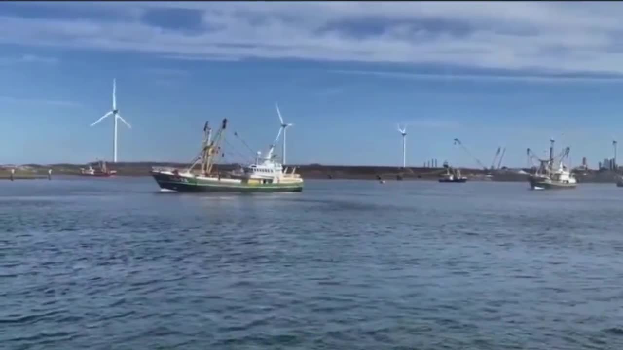 Dutch fisherman join the farmers protests by blocking major ports