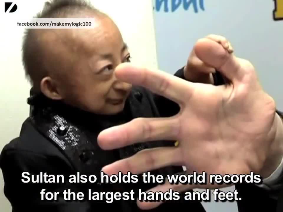 World's Tallest Man Meets The World's Smallest Man !