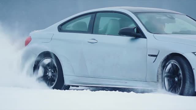 BMW M4 DRIFTING ON ICE