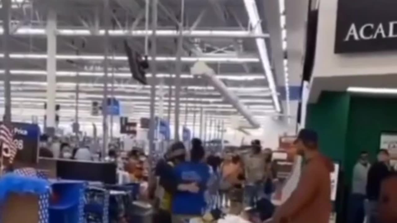 Walmart Employee vs Unhinged Customer