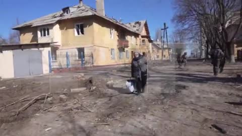 Civilians from Mariupol flee towards the Russian troops