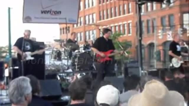 The Flashcubes Live Muscle Beach