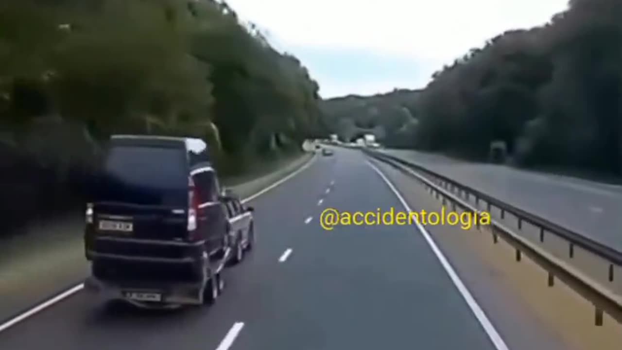 You Can See The Accident Begin 10 Seconds Before It Happens