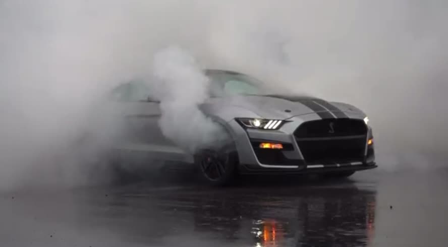 2020 Shelby GT500 burnout during test drive