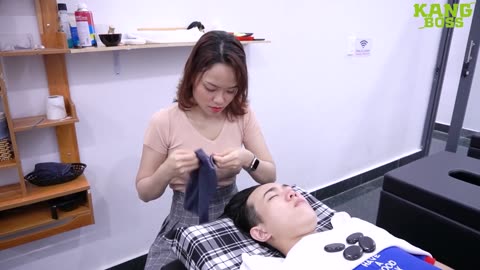 Among the barber shop stores, her smile and massage skills are the most beautiful