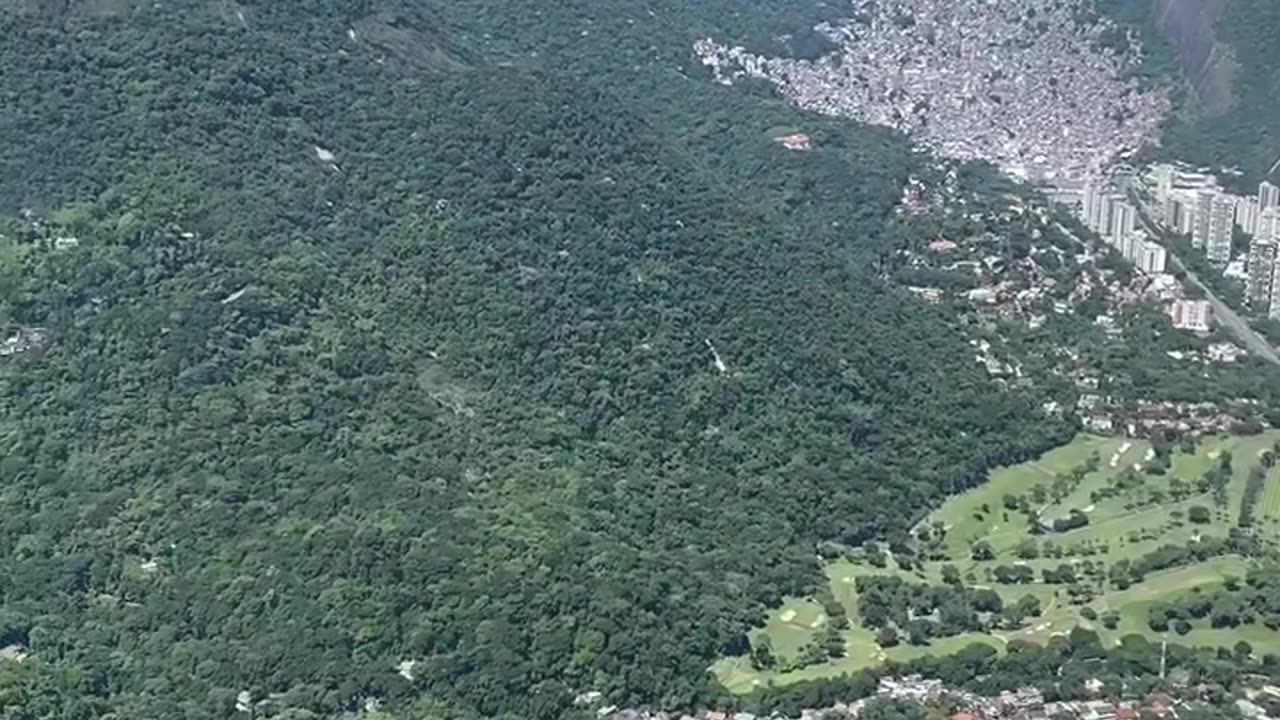 It is worth risking your life so much just for a video of a few seconds at a height of over 800 m