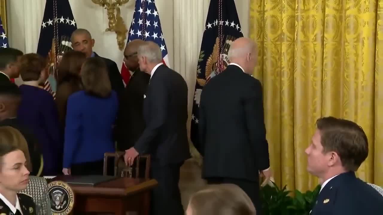 Everyone left grandfather Biden and went to communicate with Obama