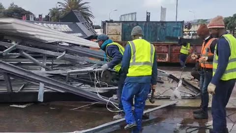 Strong winds collapse entry arch at Access Park innie Kenilworth