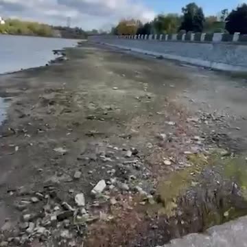 A low level of water upstream of Novaya Kahotka.