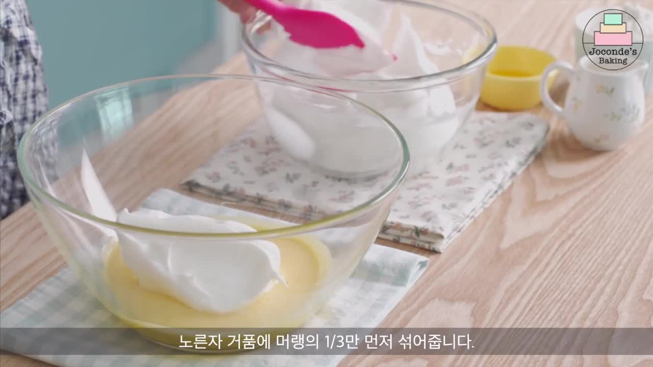 The sweet but not greasy strawberry roll tutorial is here, easy to use, learn it quickly!4