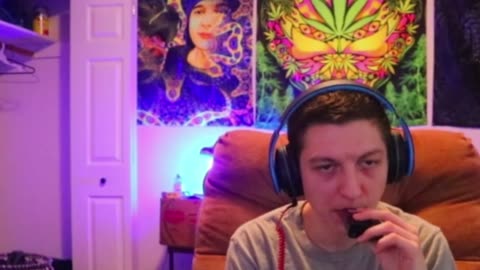 Nate420 reacts to Weedtubers roasting him on stream