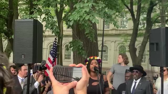 Dominican talking at anti-vaccine mandate rally nyc