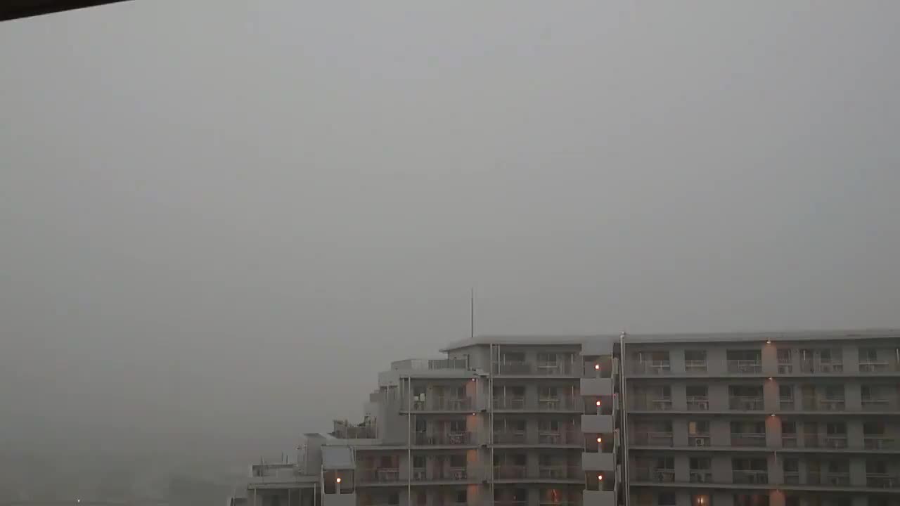 Ear-piercing boom as lightning strikes apartment complex