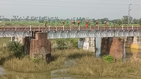 Seven Girls Runs On Railway Bridge With Weight On Her Head In Bihar