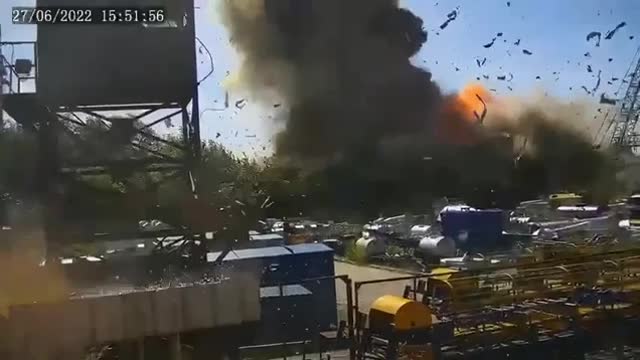 The moment the russian missile hit the Ukranian shopping center | Russian bomb Attack Ukranian mall