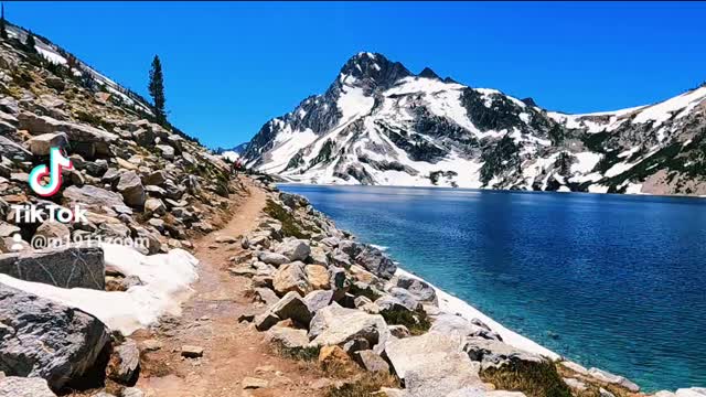 Sawtooth Lake