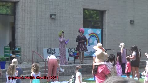 Videographer asked to stop filming "Drag Queen Story Hour" at the Chappaqua Public Library