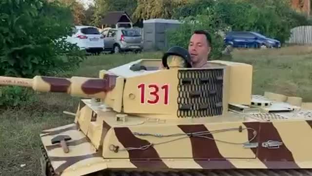 Arestovich, President Zelensky Advisor rides on the tank to war.