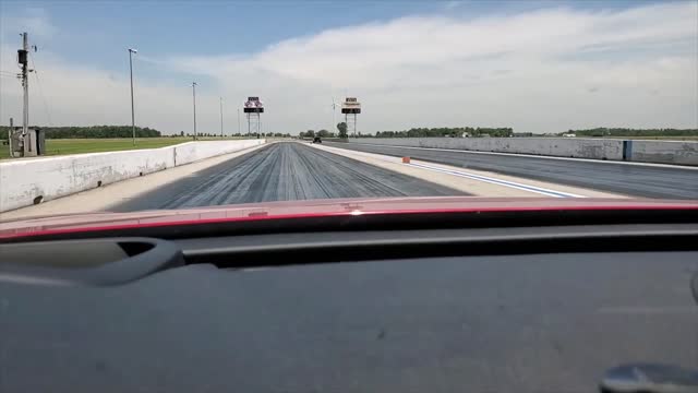 Kia Stinger GT vs Dodge Challenger 1 4 Mile