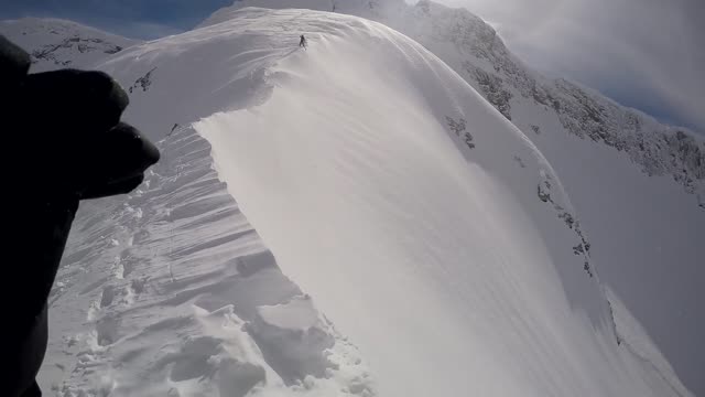 Snowboarder Outruns Snow Slide