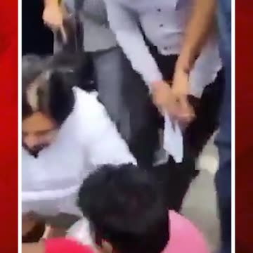 దివ్యాంగురాలి కోసం రోడ్డుపై కారు ఆపిన పవన్ #pavankalyan in #vijayanagaram #viral | FBTV NEWS