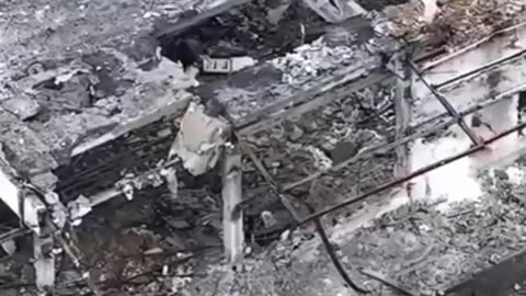 Russians Attempting to Leave Collapsed Building After Ukrainian Airstrikes