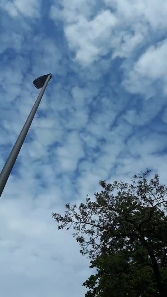 Himmel in Berlin am 17. Mai 2022 etwa 16 Uhr