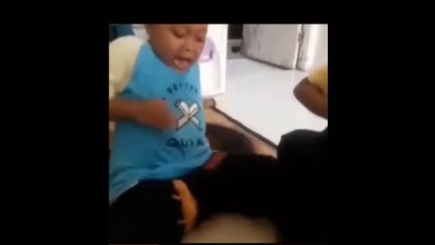 little kid is afraid of lizards to make you laugh