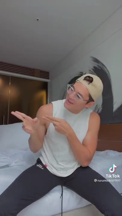 u Madrid Left And Right TikTok Dance _ Dance Challenge _ TikTok DM