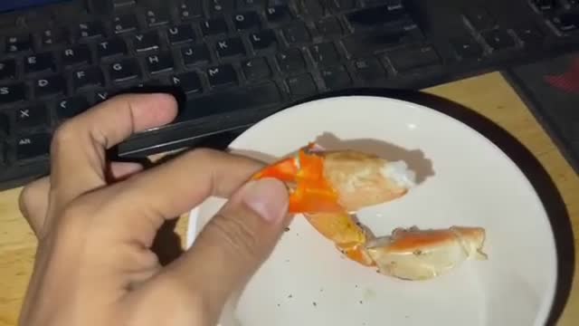 Crab claw is delicious