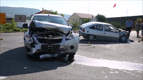 Dubrava: Tri osobe ozlijeđene u sudaru dva osobna automobila na križanju s D-33