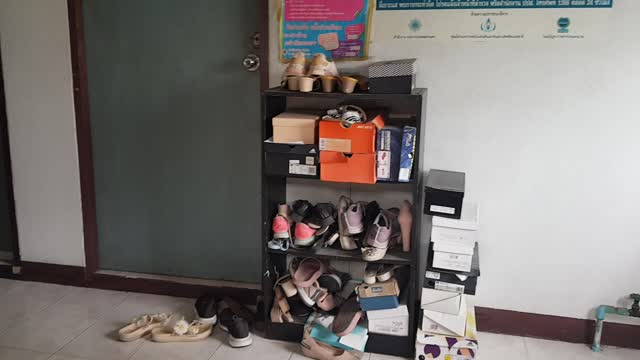 WHAT A MESSY SHOES ARRANGEMENT!!!