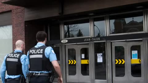 World's Dumbest Criminal Attempts to Rob Cop at Police Station!!