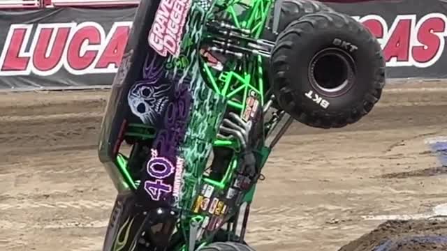 very dangerous monster truck stunts monster truck stunts#shorts #respect #viral #funny