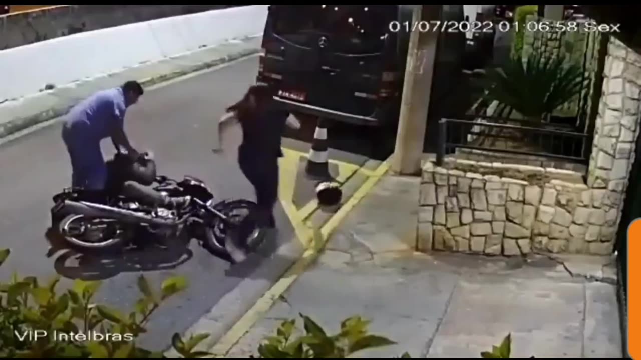 Thief Meets Match: Expert Couple Takes Down Crook!