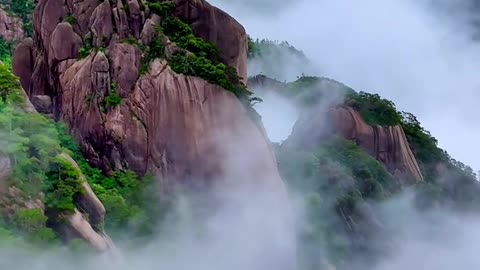 Huangshan in the mist